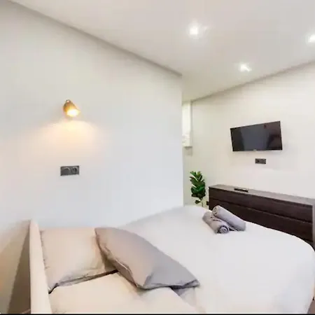 The California Paris Apartment *